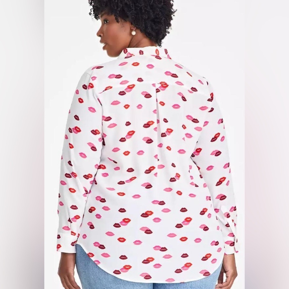 NWT On 34th Women's Trendy Plus Size Lip Party Printed Blouse 2X - Picture 4 of 5